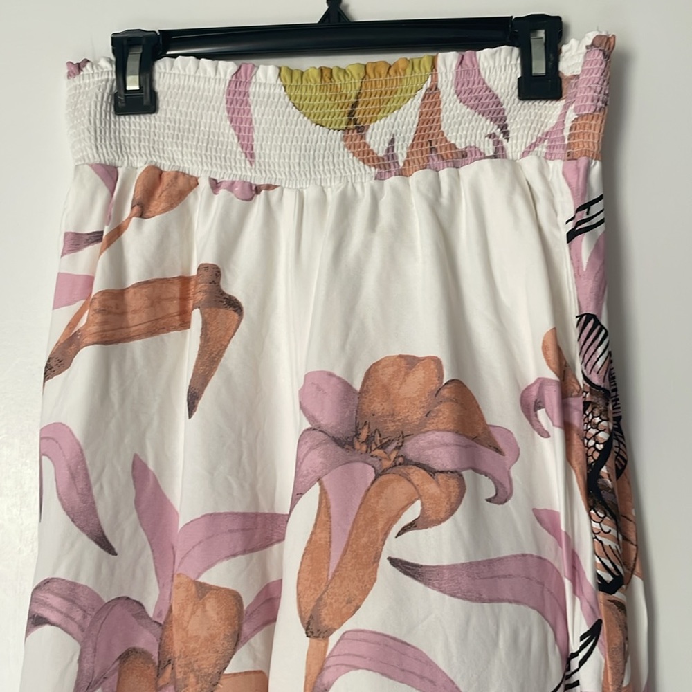 Anthropologie x Pia Binazzi Maeve
Graphic Floral Wide-Leg Pants - Picture 5 of 9